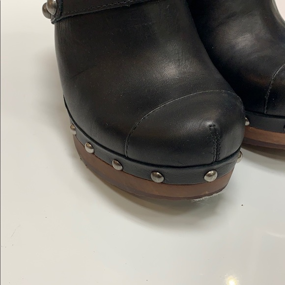 UGG Clogs - Picture 2 of 8